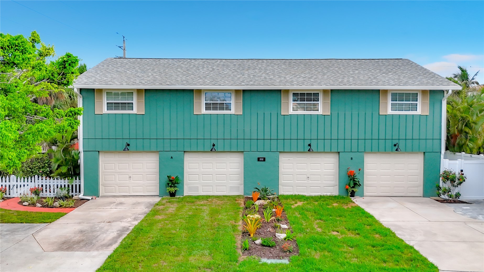202 PEACOCK LANE B