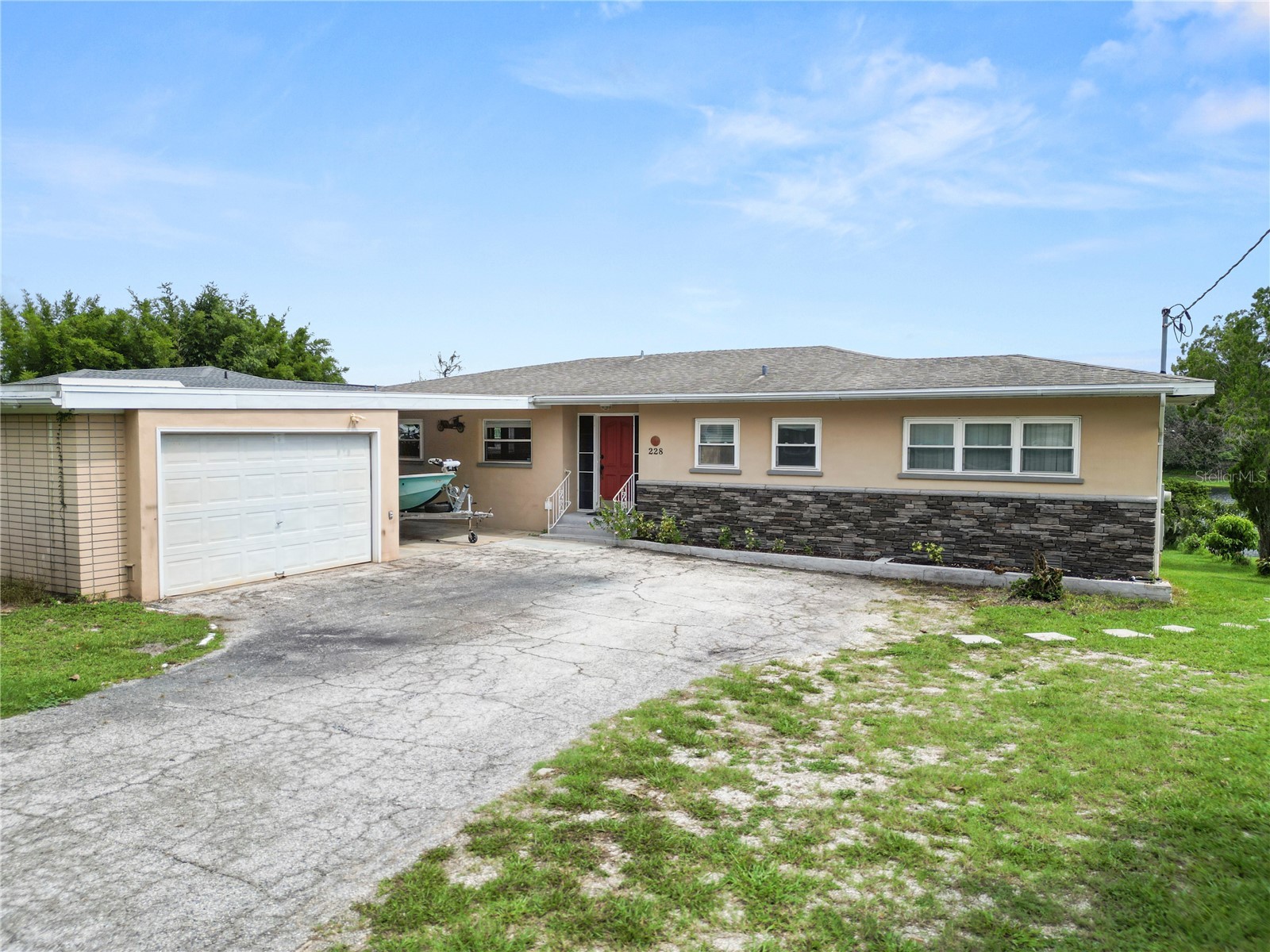 228 W LAKE INA DRIVE