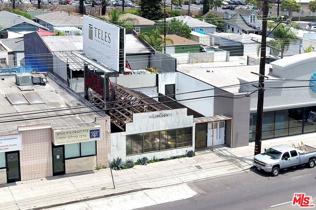 2536 Lincoln Boulevard