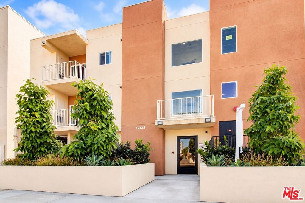 12132 Hart Street 301