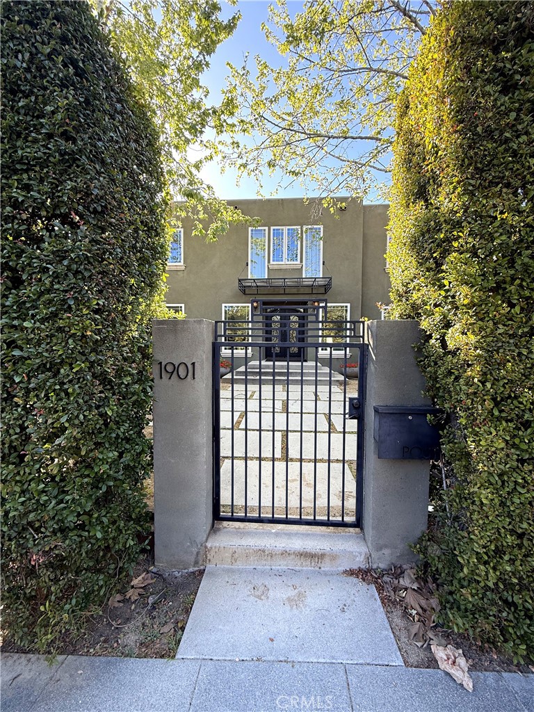 1901 N Catalina