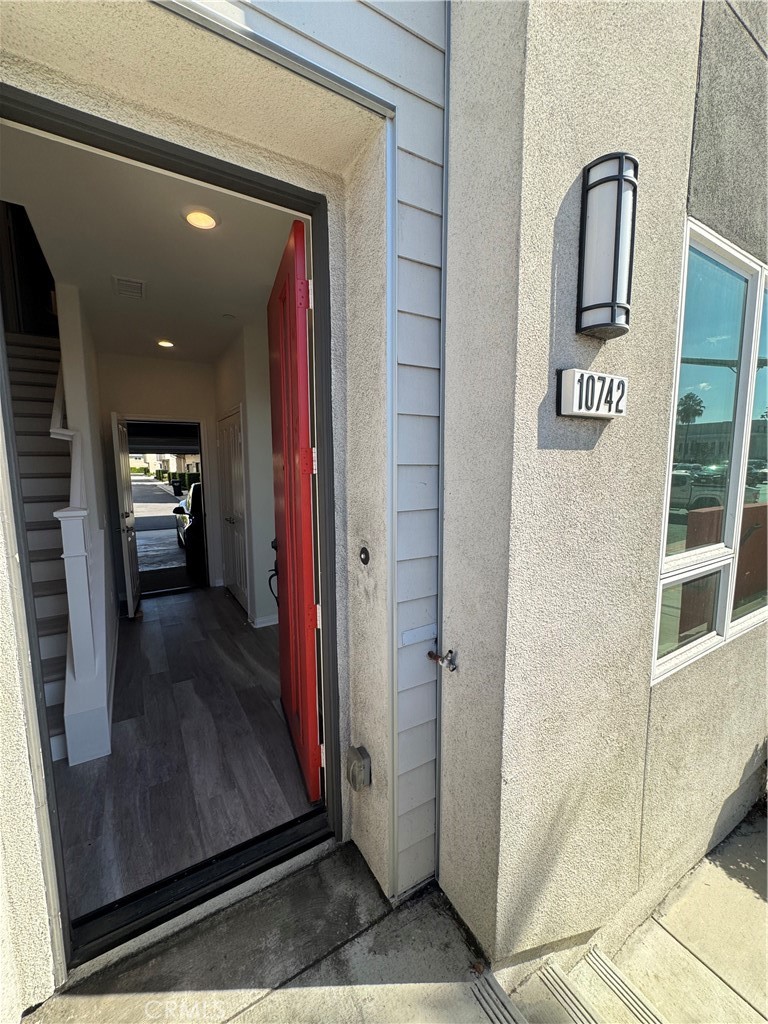 10742 Paramount