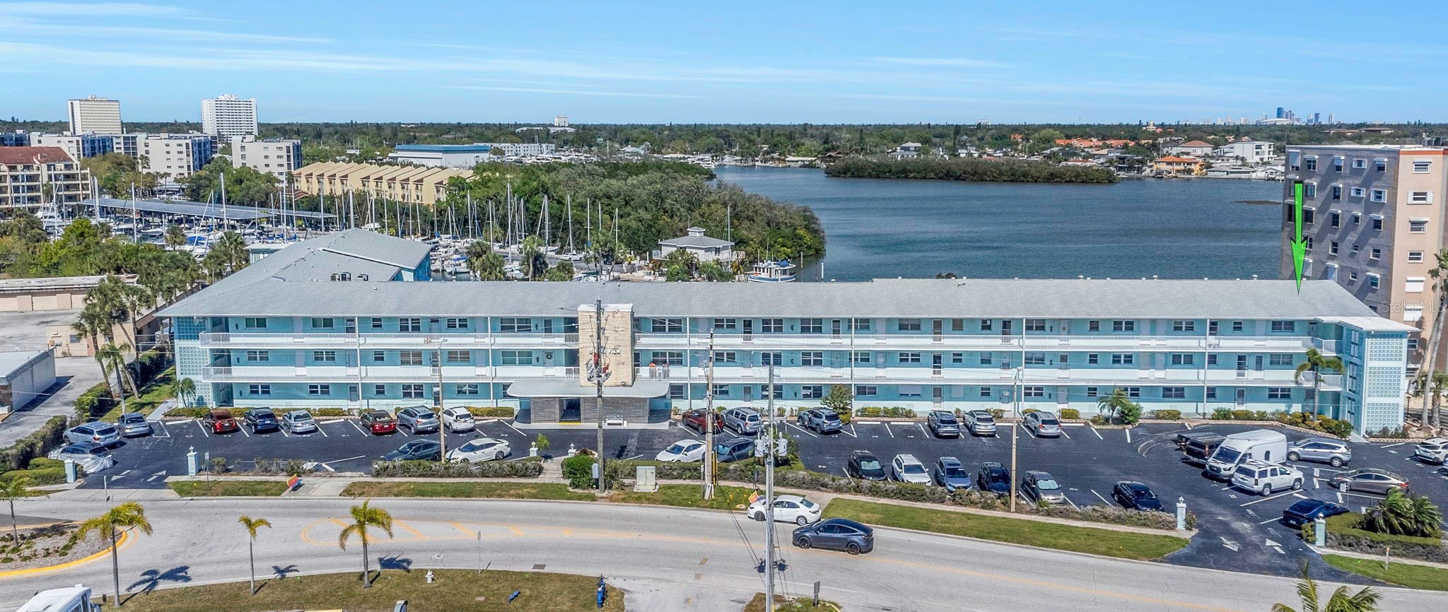 1819 SHORE DRIVE S 318