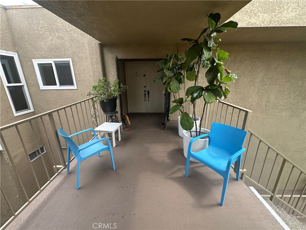 2396 W Via Mariposa W 3H