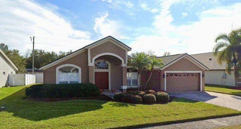 925 GROVESMERE LOOP