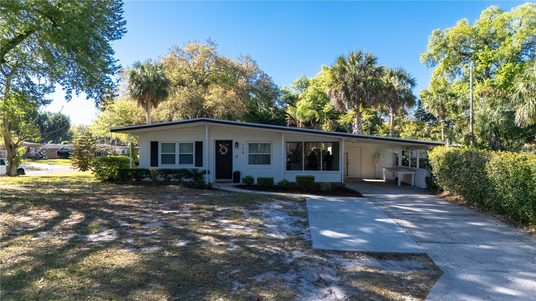 106 E JINKINS CIRCLE