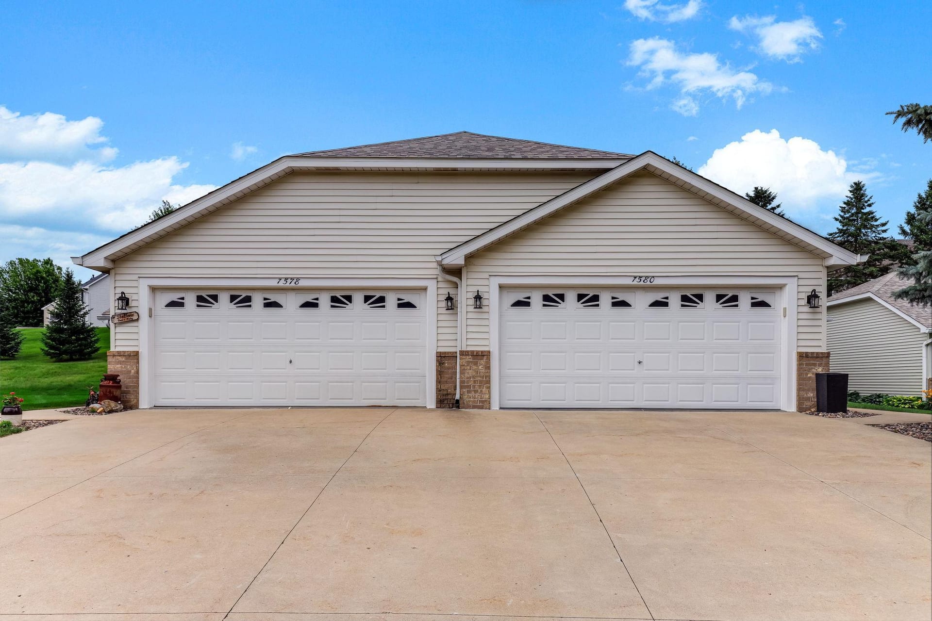 7580 Newbury Road, Woodbury, MN 55125
