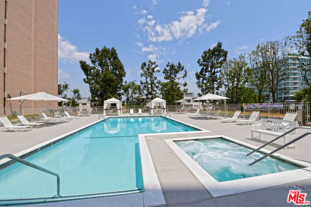 100 S Doheny Drive 424