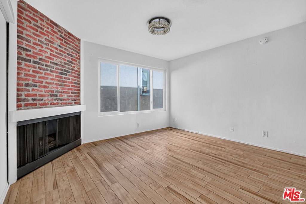 10 19th Avenue 4