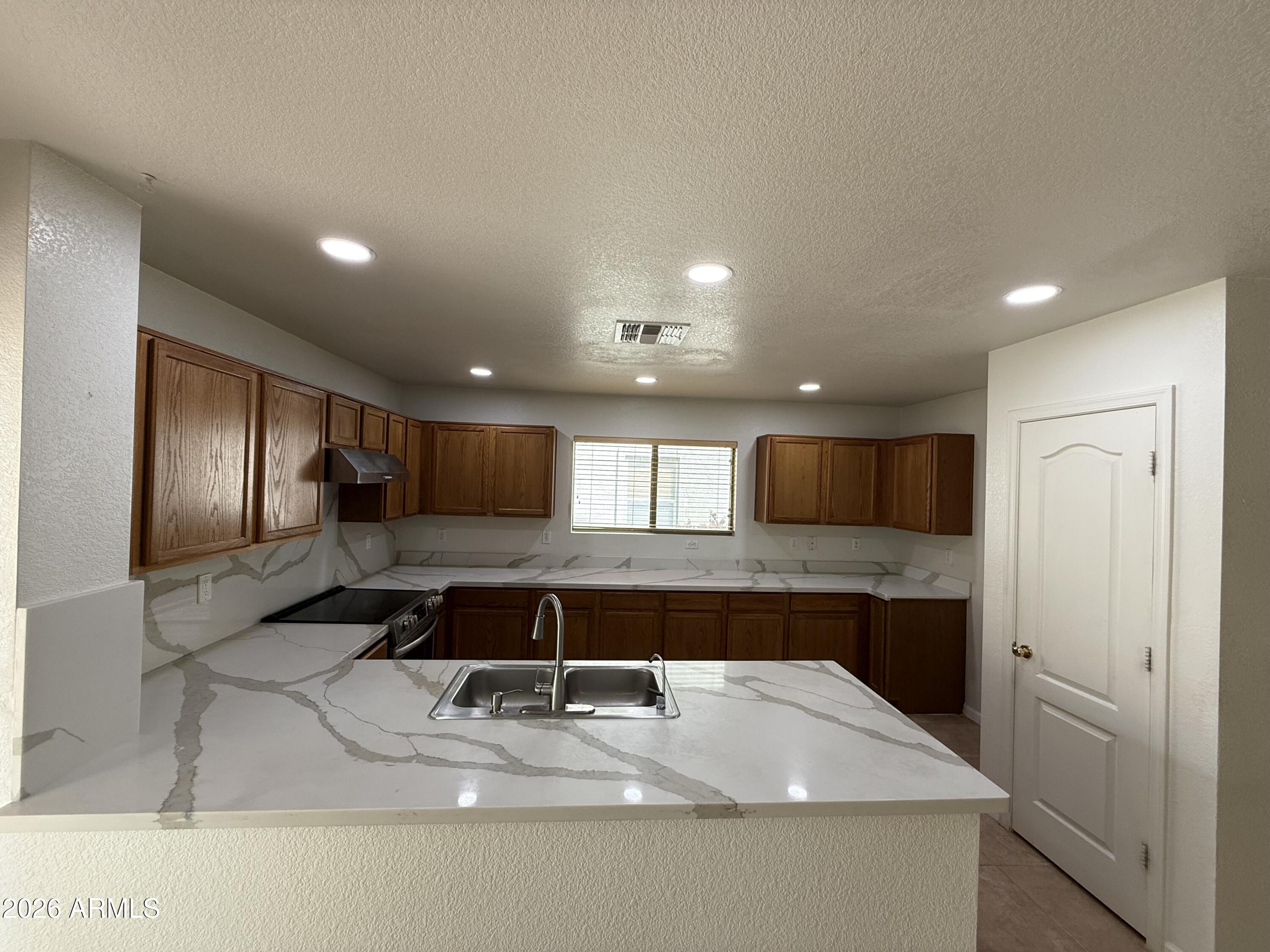 9518 N 82nd Glen, Peoria, AZ 85345