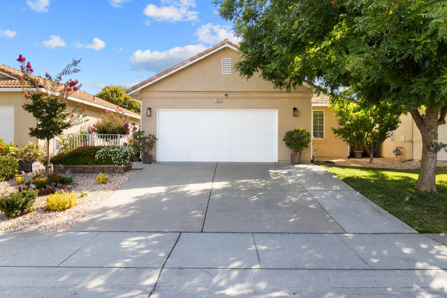 171 Aruba Cir, Sacramento, CA 95823-5984