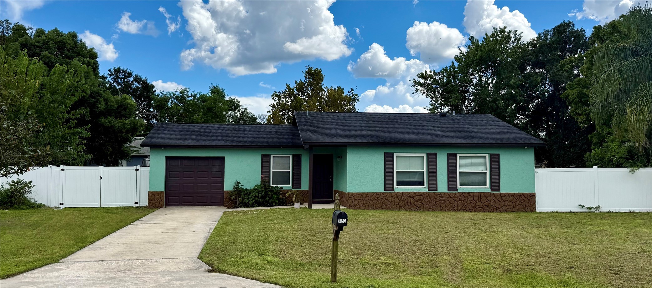 120 BENT OAK COURT