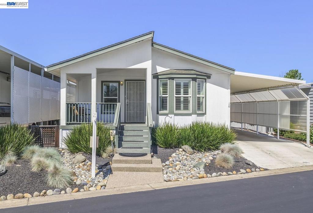 3263 Vineyard Ave.