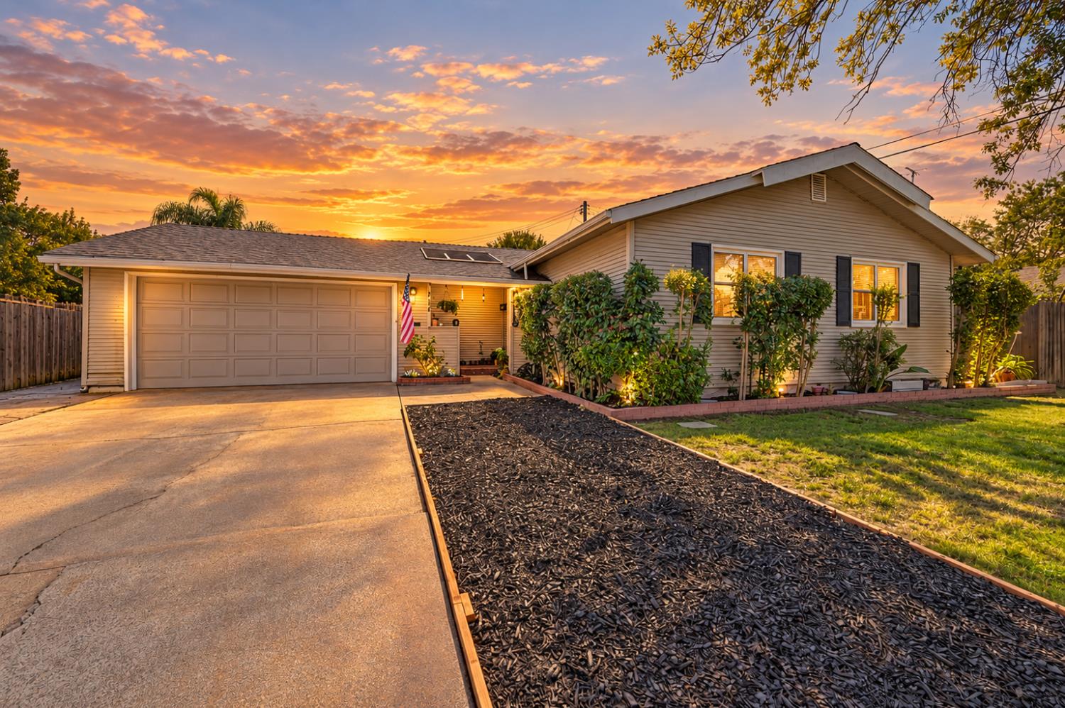 10504 Ambassador Dr, Rancho Cordova, CA 95670-2402