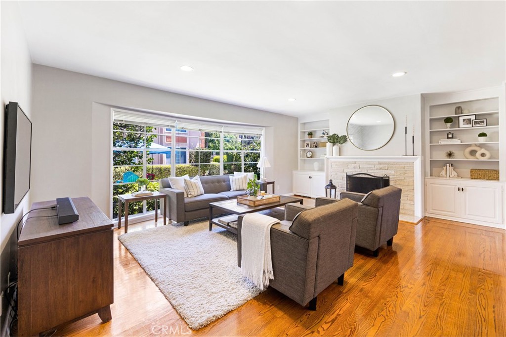 939 N Glendale 1