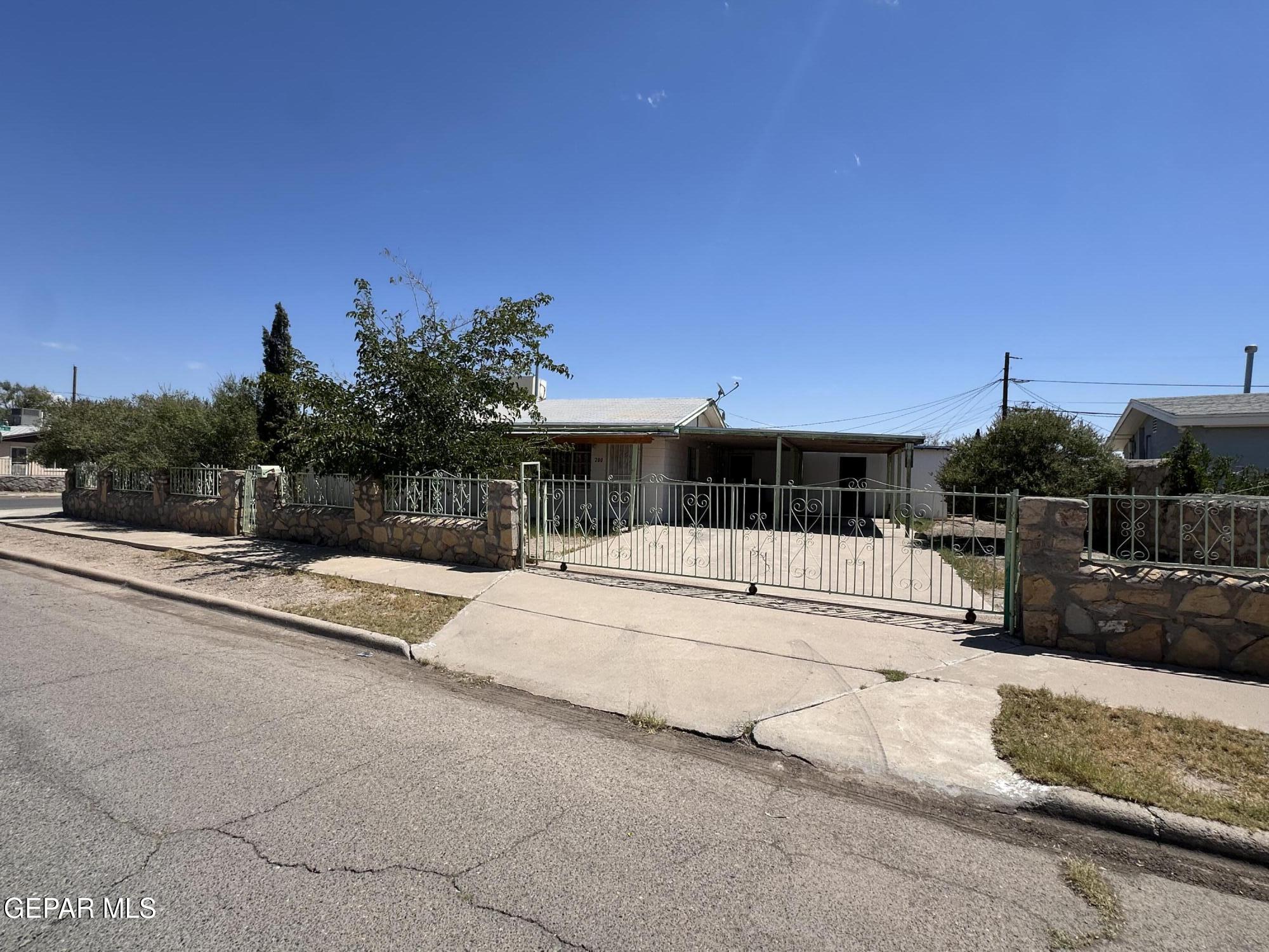 200 DURRILL Road, El Paso, TX 79915