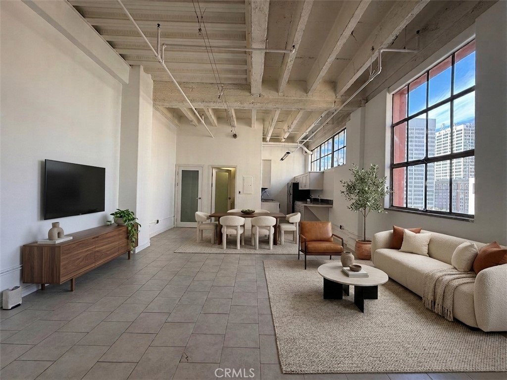 312 W 5th Street 826