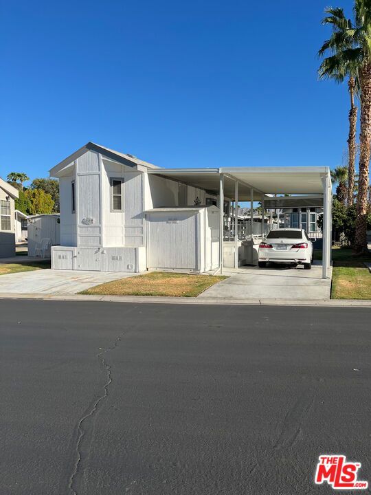 84136 Avenue 44 158