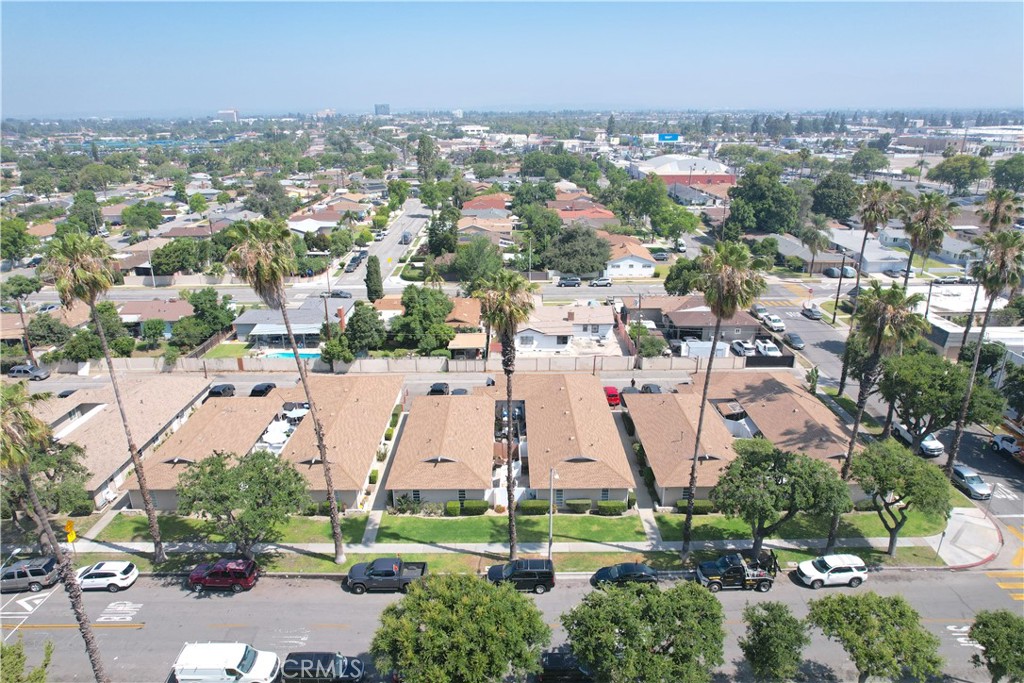 161 167 175 W Guinida Lane