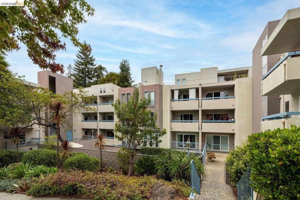 385 Jayne Ave 109