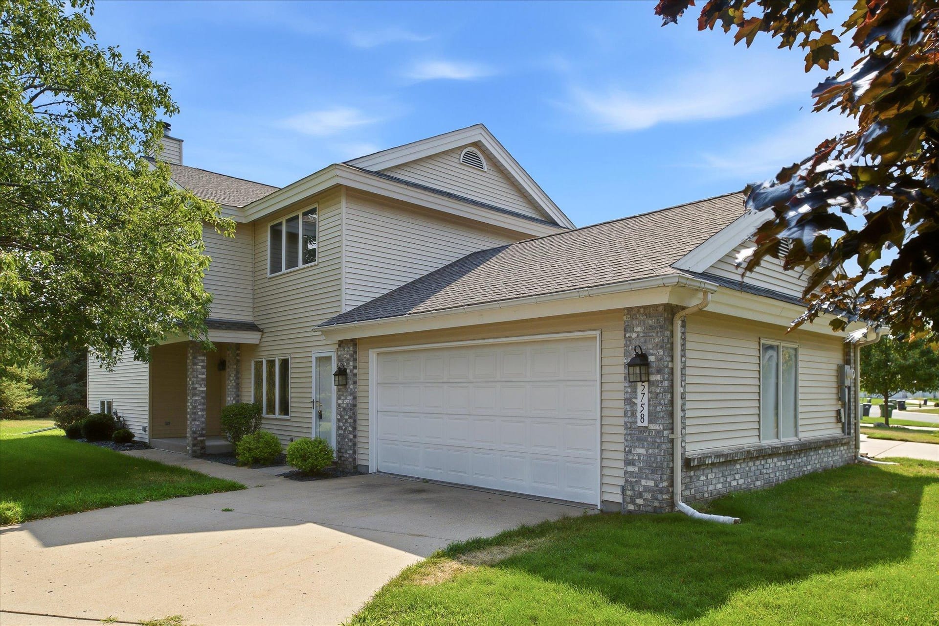 5758 Heather Ridge Drive, Shoreview, MN 55126