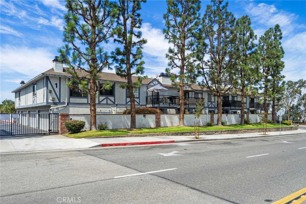 2599 Walnut Avenue 209