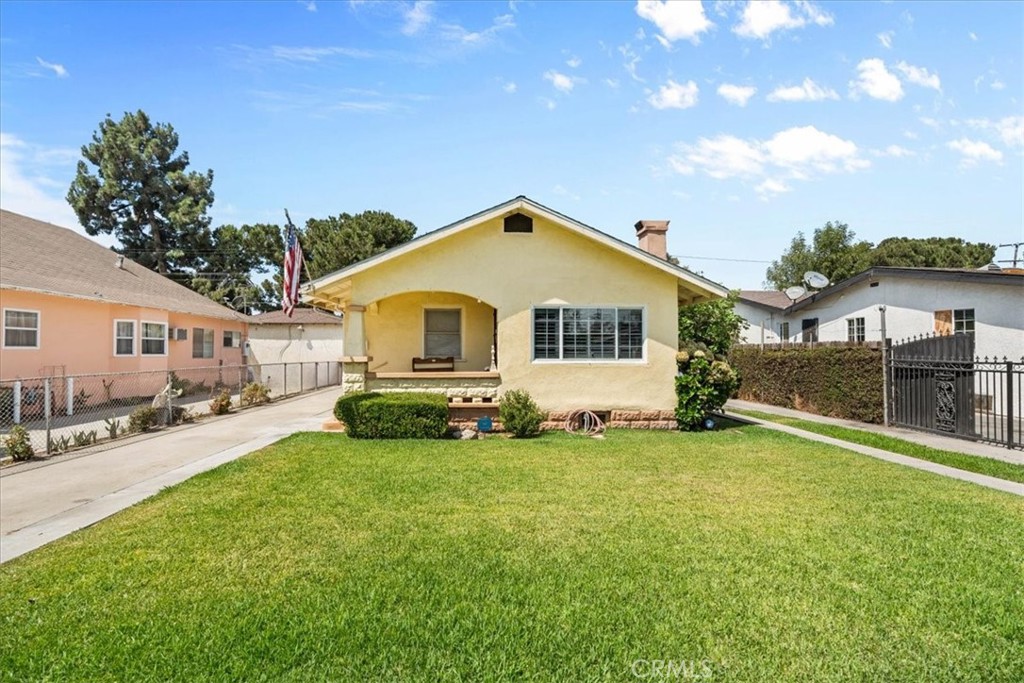 7715 Whitsett