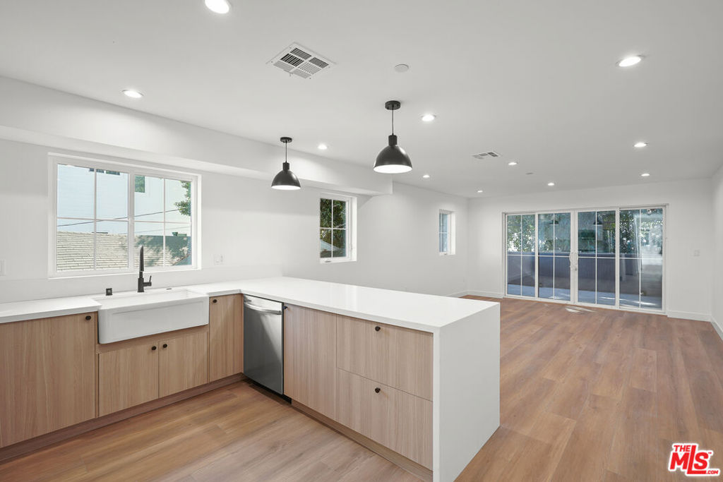 1331 N June Street 3/4