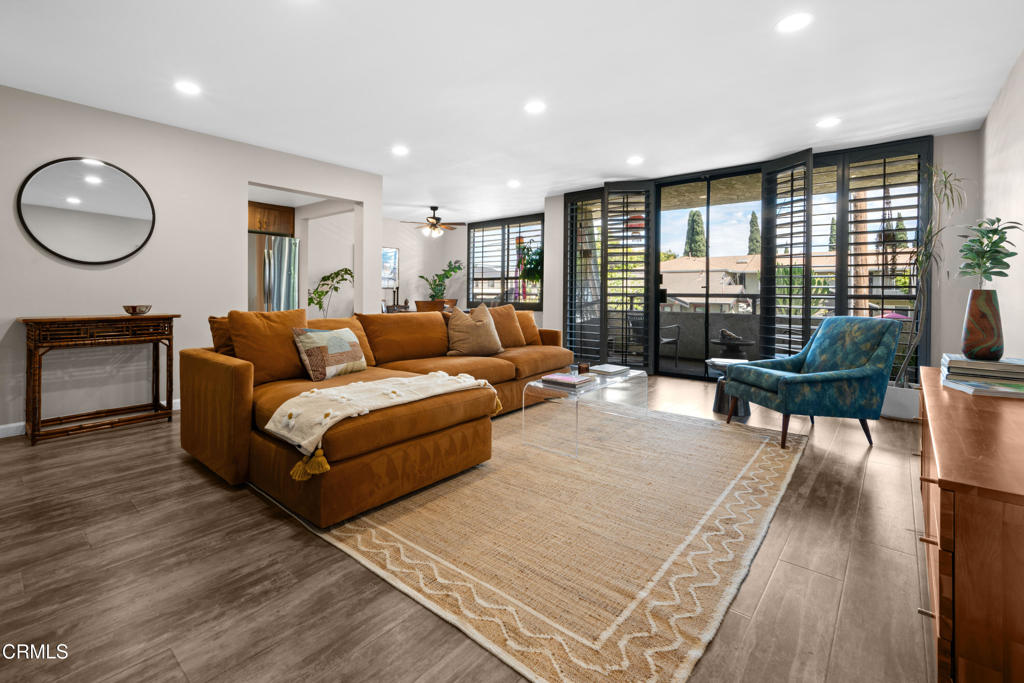 225 Hermosa Avenue 102