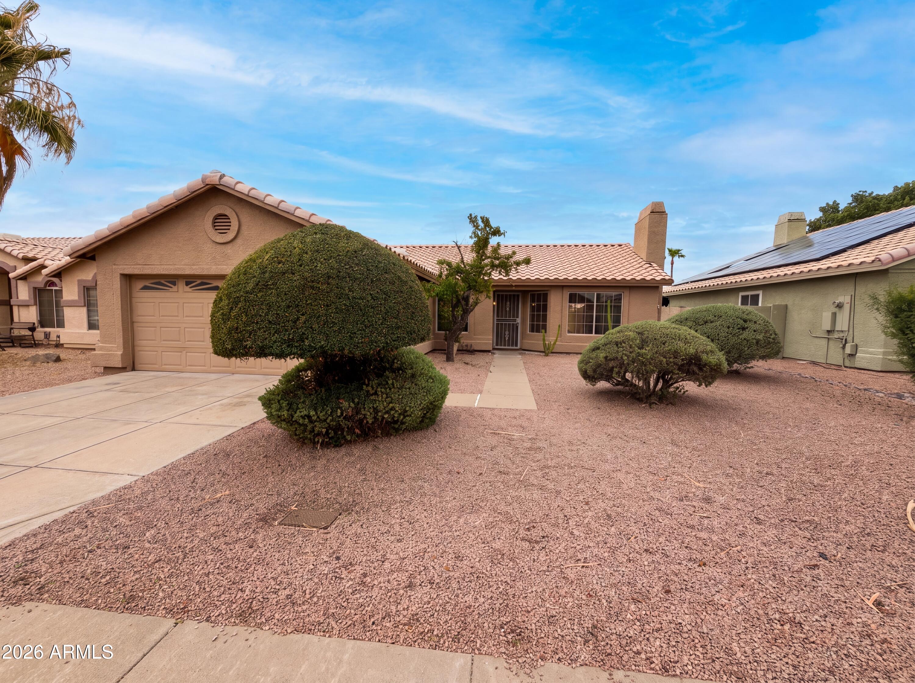 2945 E HONONEGH Drive, Phoenix, AZ 85050