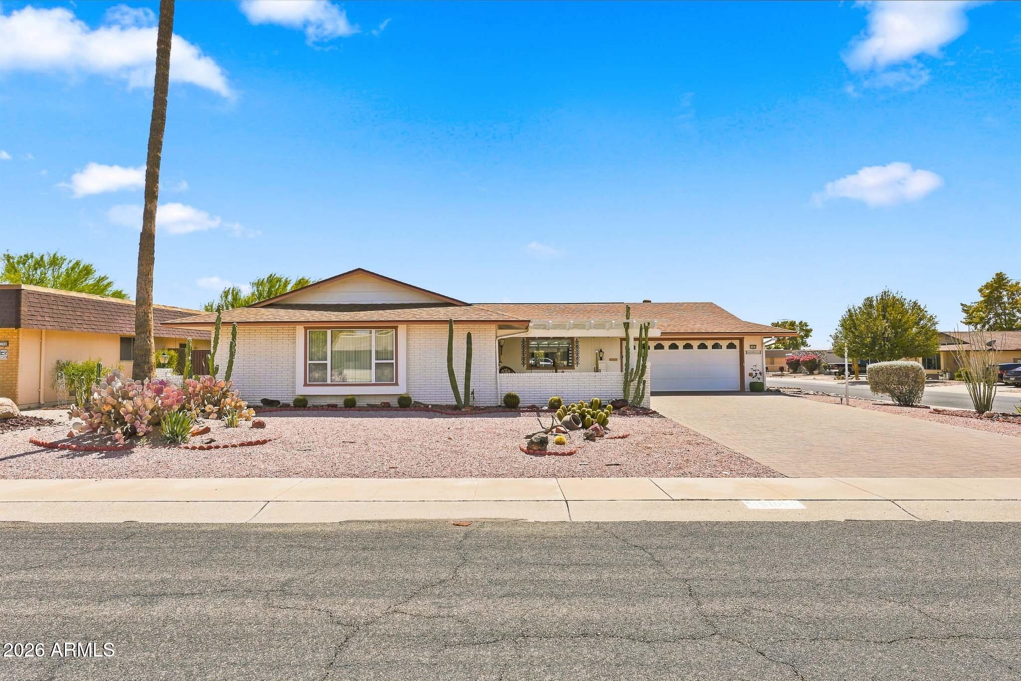 11053 W PINE HOLLOW Drive, Sun City, AZ 85351