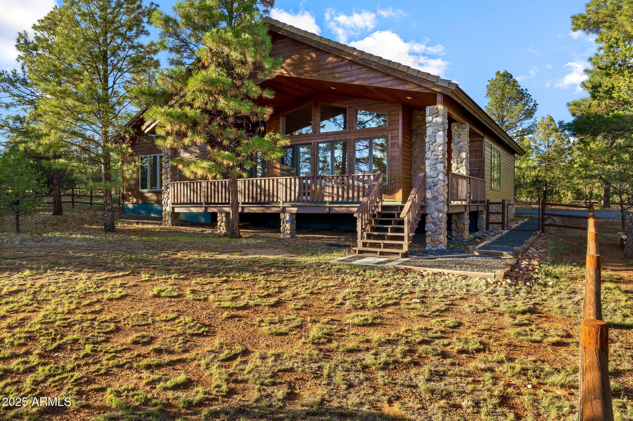 2758 JAGUAR Circle, Overgaard, AZ 85933