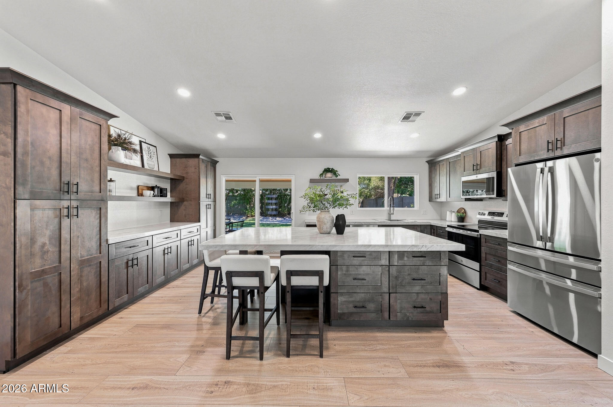 6814 E BEVERLY Lane, Scottsdale, AZ 85254