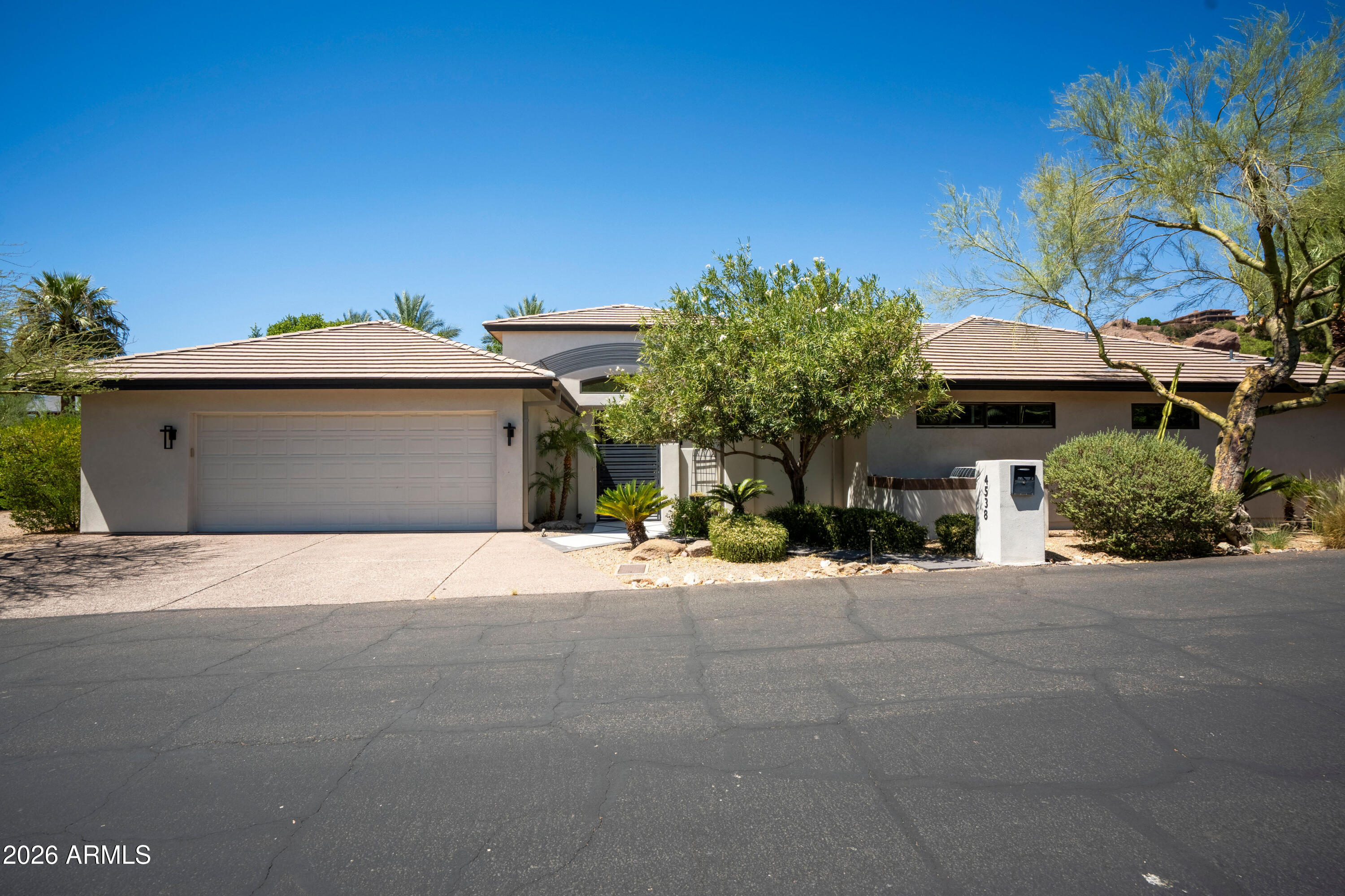 4538 E VERMONT Avenue N, Phoenix, AZ 85018