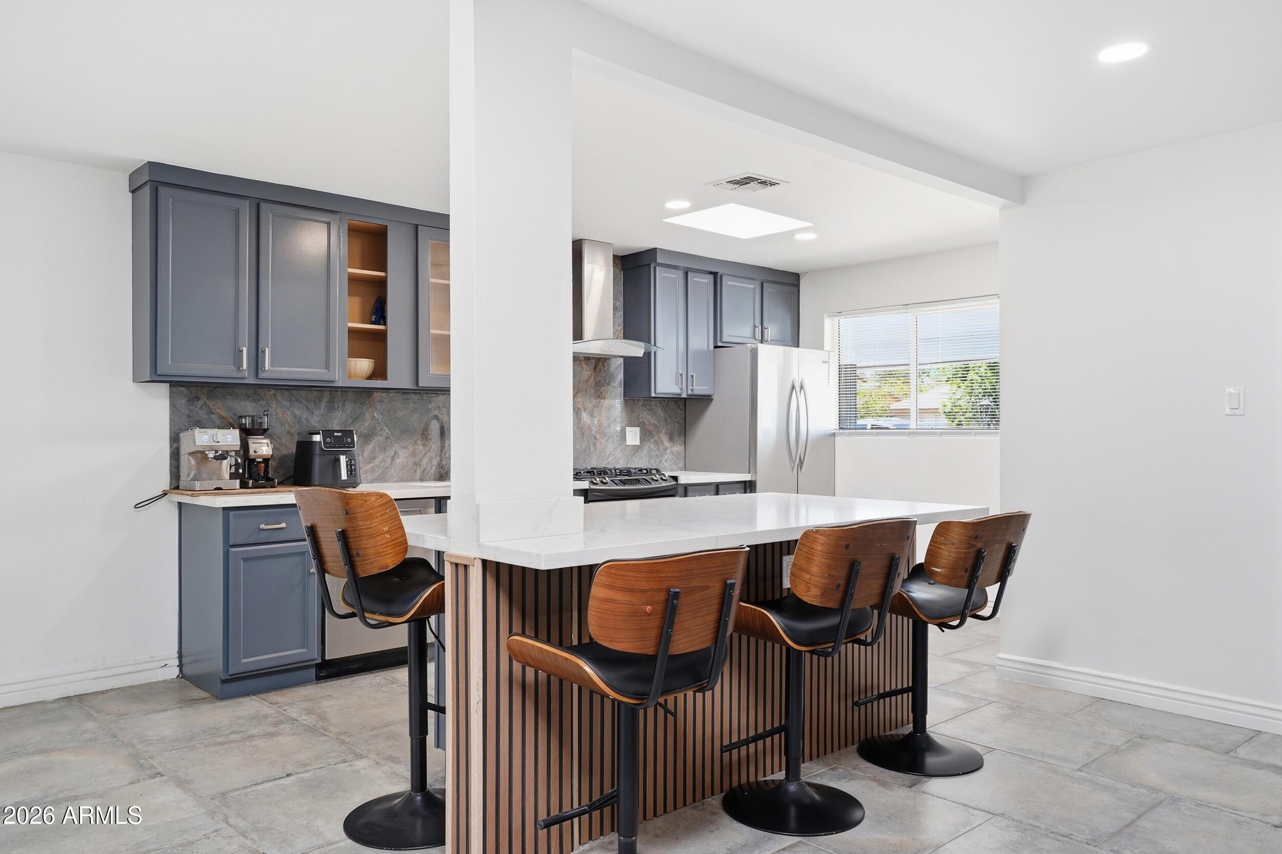 4628 E HOLLY Street, Phoenix, AZ 85008