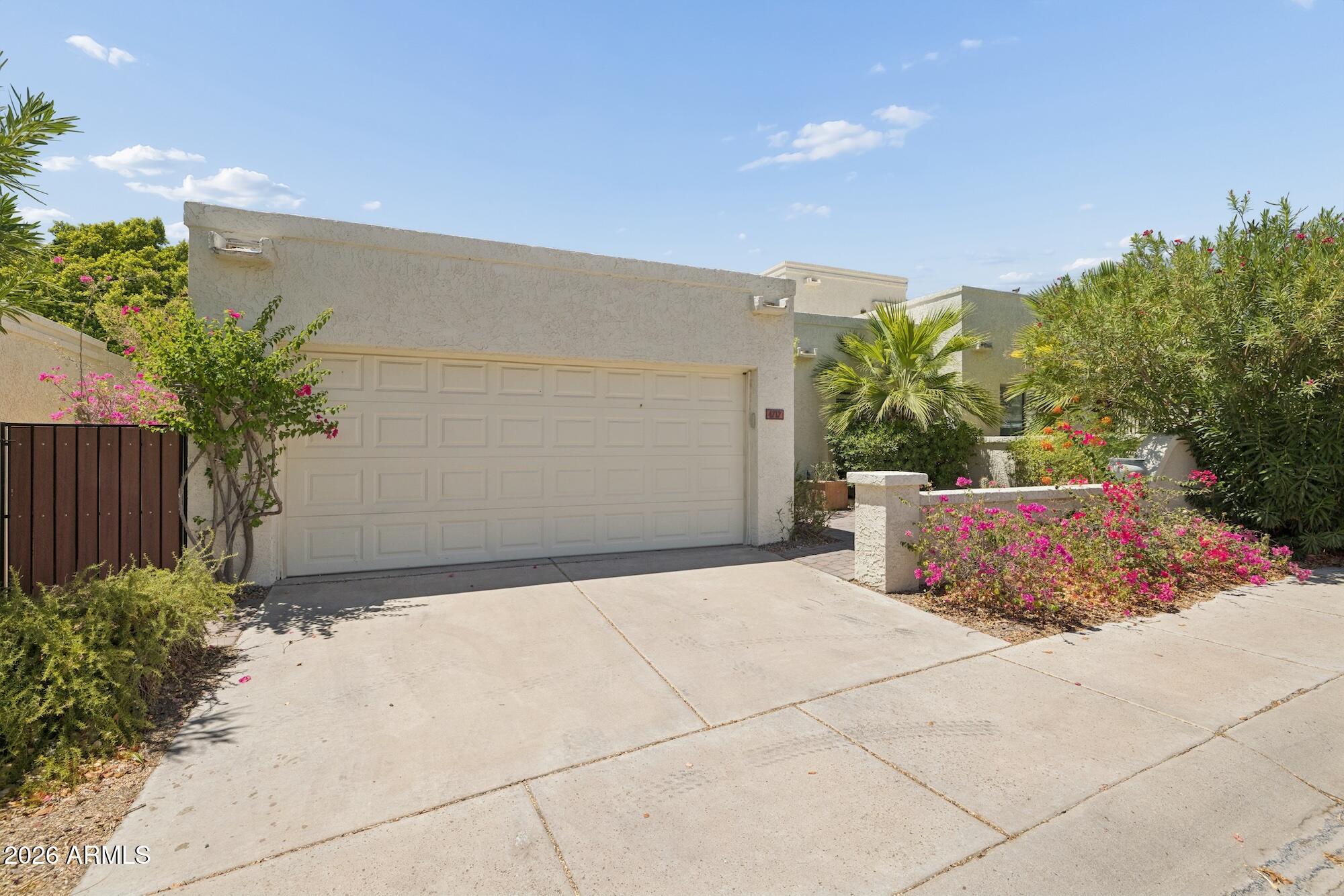 4717 E WINSTON Drive, Phoenix, AZ 85044