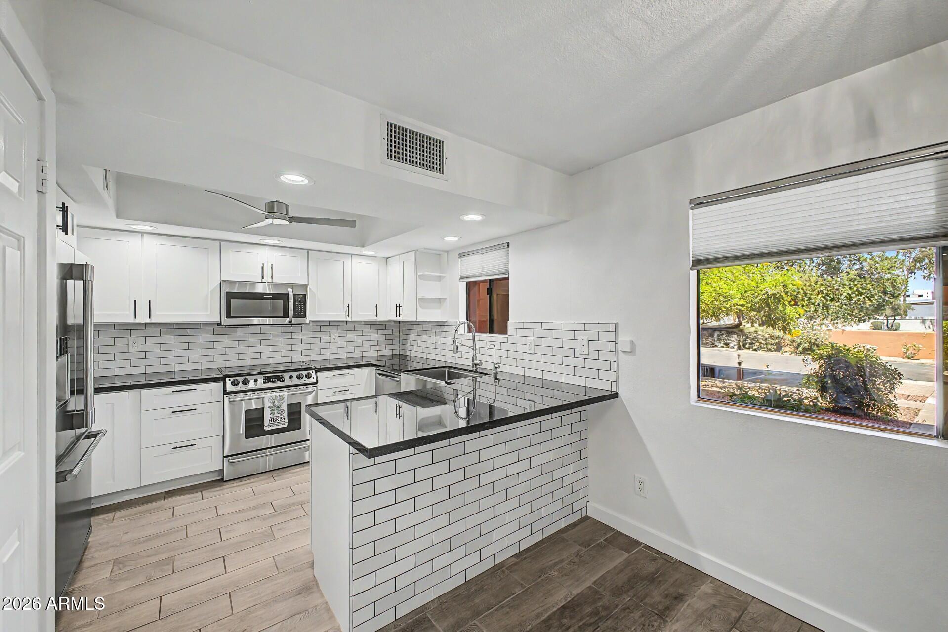 12222 N PARADISE VILLAGE Parkway S 107, Phoenix, AZ 85032