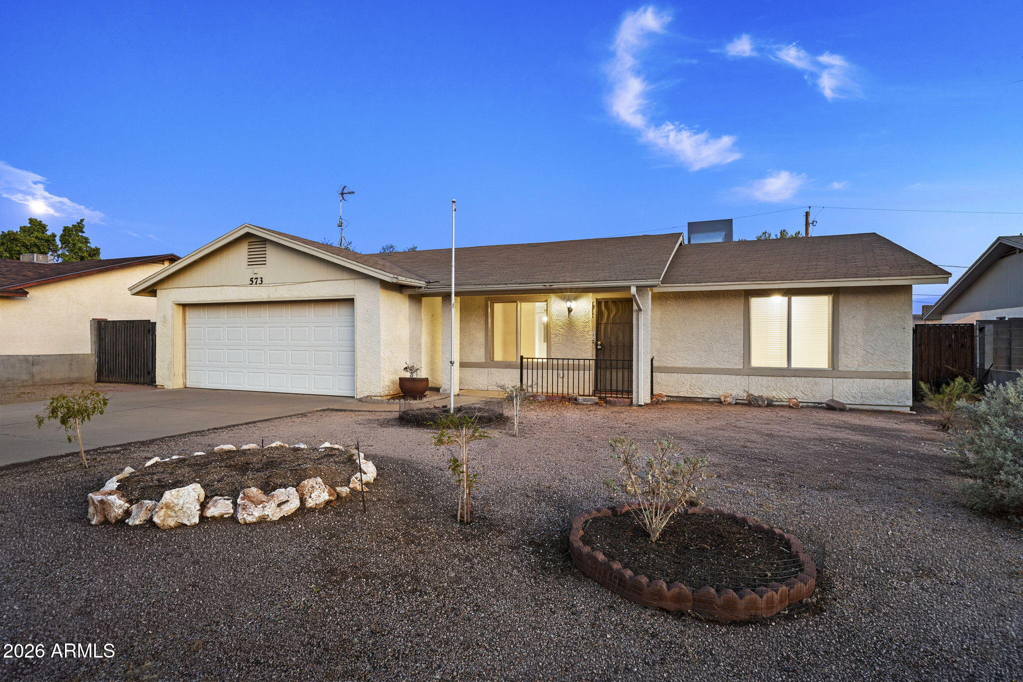 573 E LINDA Avenue, Apache Junction, AZ 85119