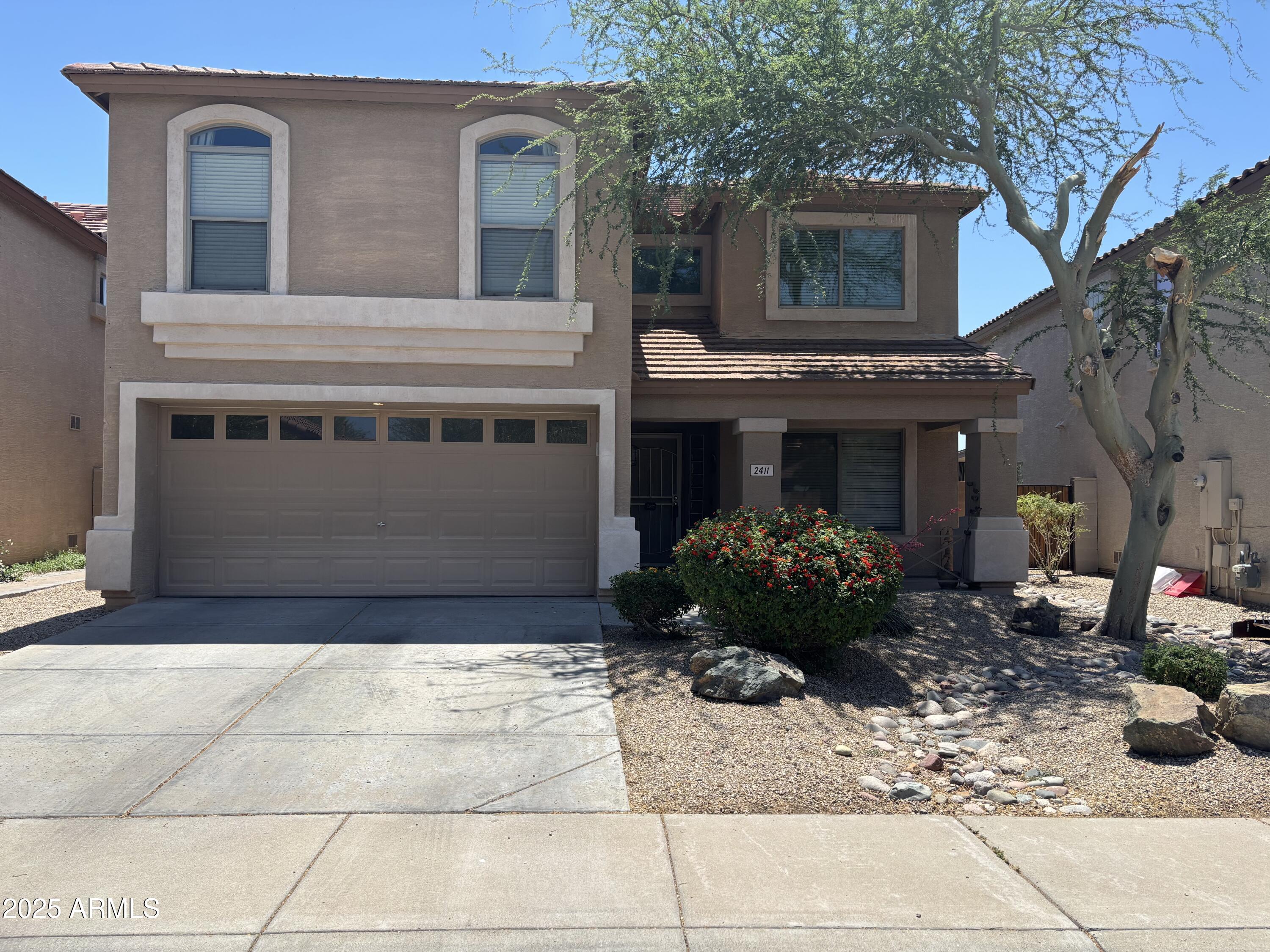 2411 W LUCIA Drive, Phoenix, AZ 85085