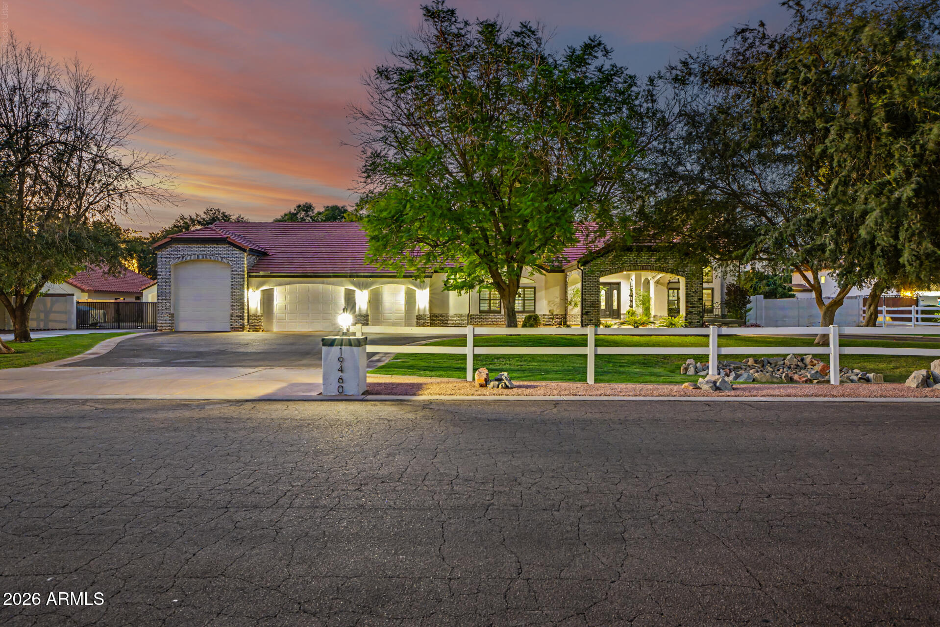 19460 E SONOQUI Boulevard, Queen Creek, AZ 85142