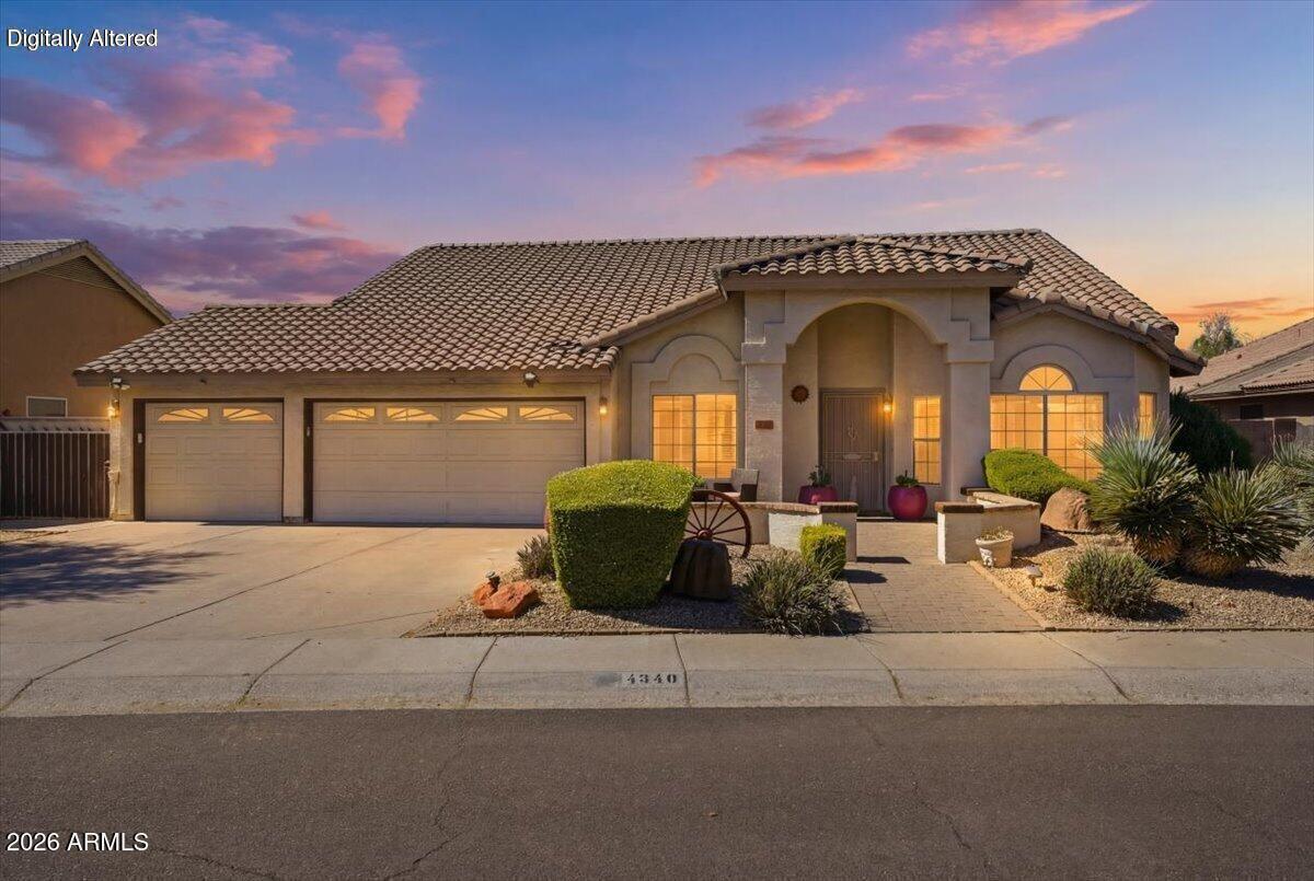 4346 W MISTY WILLOW Lane, Glendale, AZ 85310