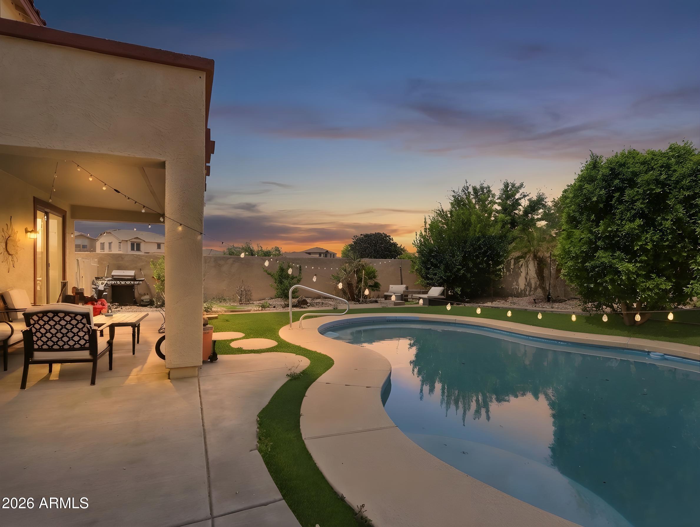 16464 W HONEYSUCKLE Drive, Surprise, AZ 85387