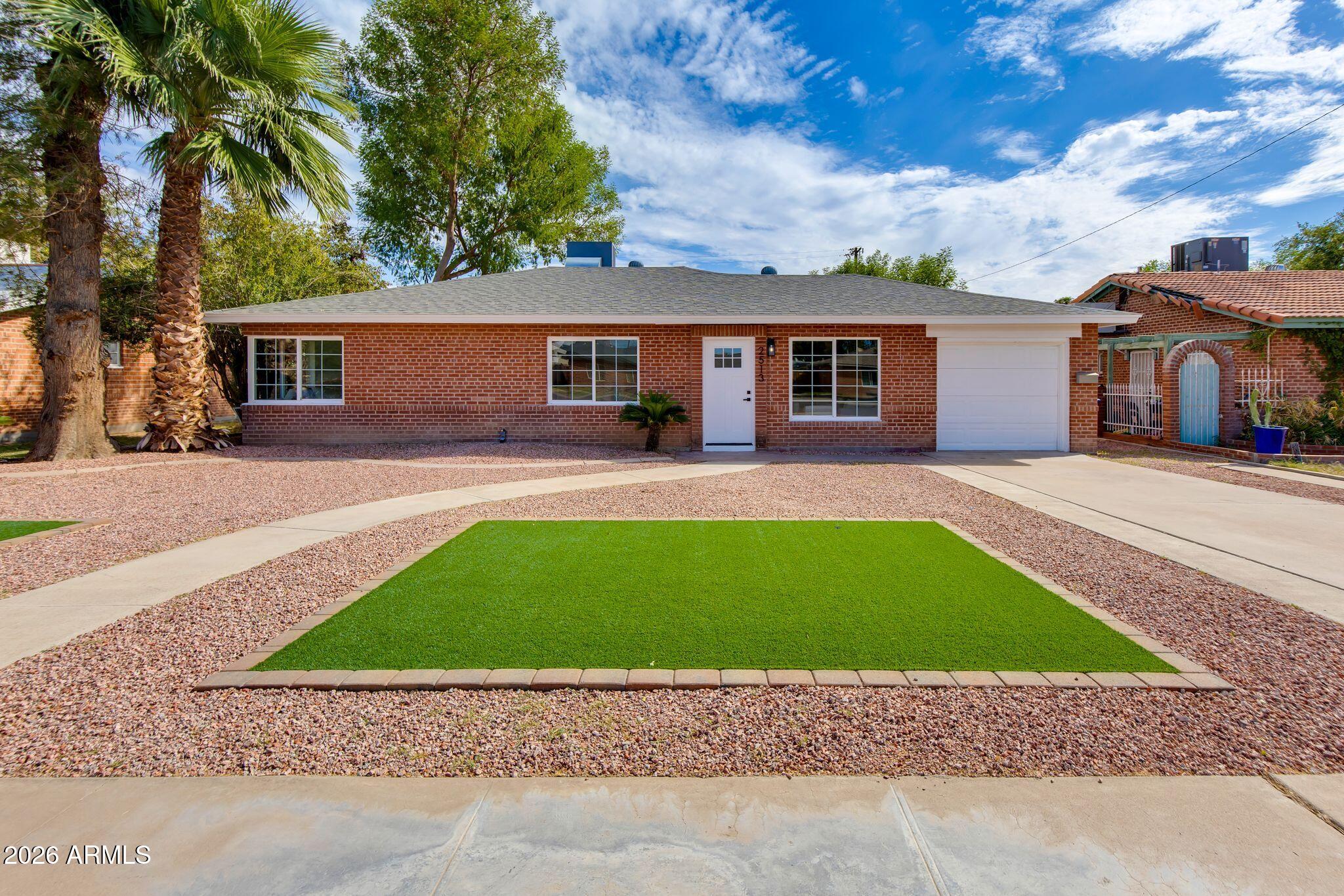 2513 E TURNEY Avenue, Phoenix, AZ 85016