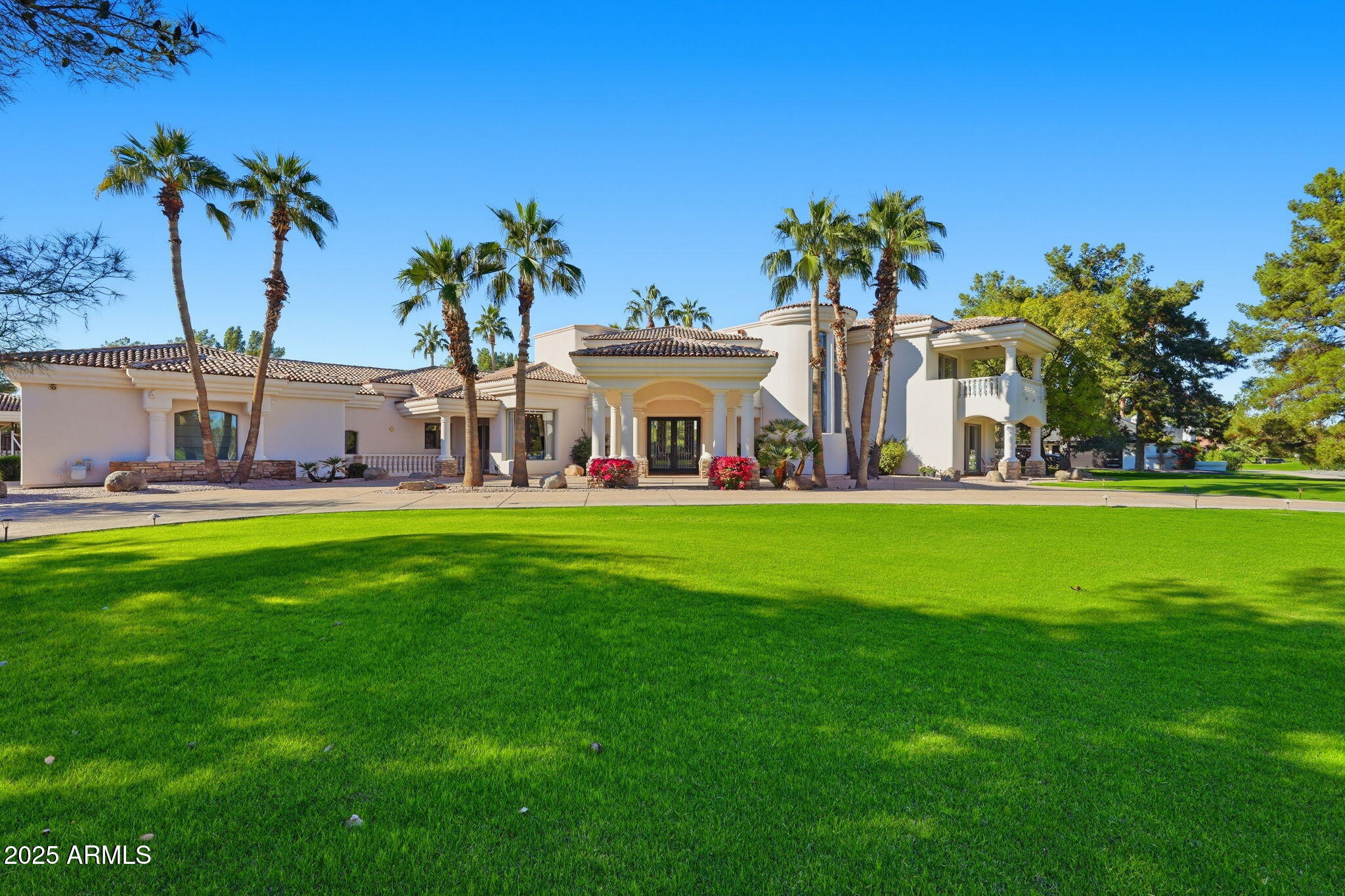 6 E OAKWOOD HILLS Drive, Chandler, AZ 85248