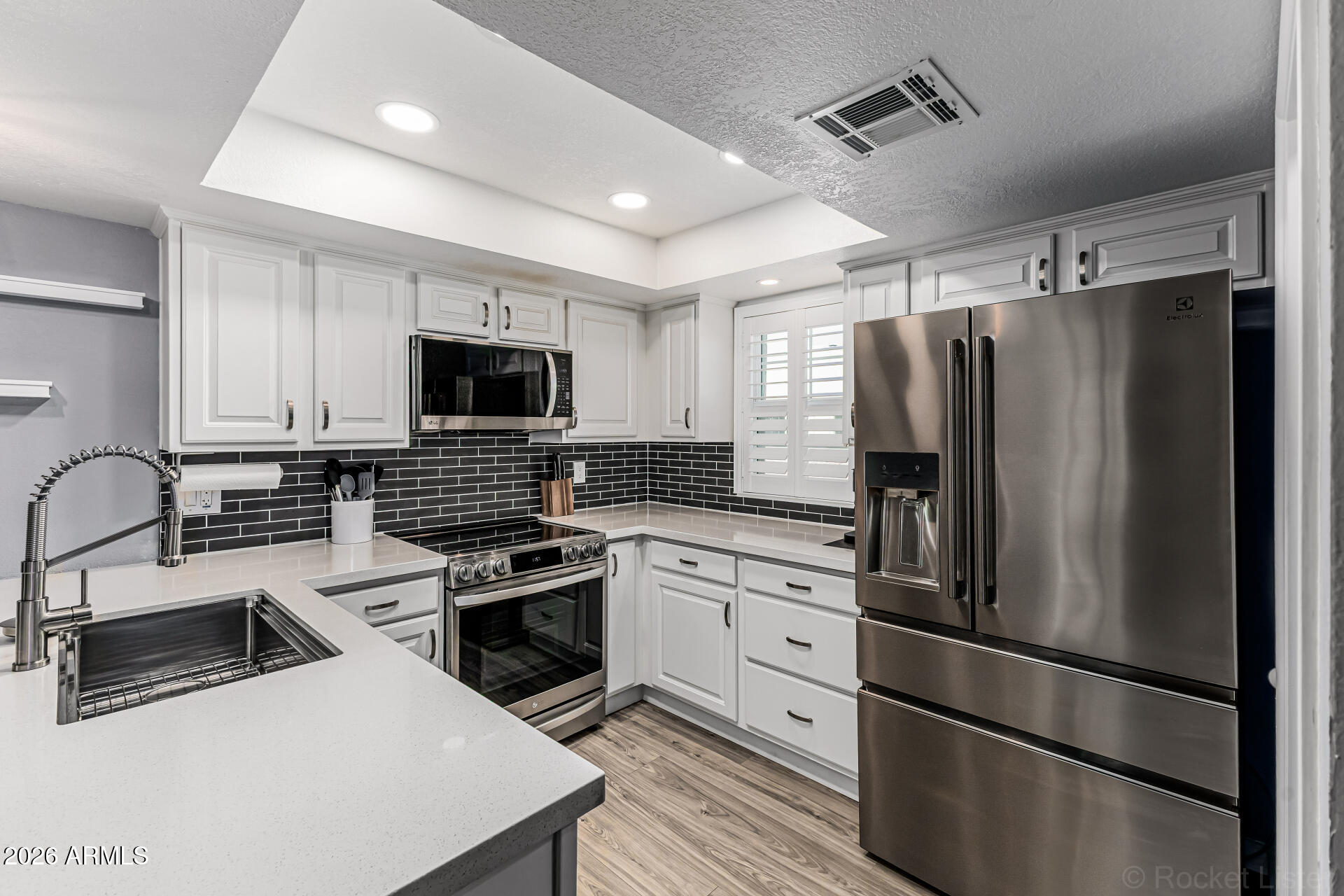 2020 W UNION HILLS Drive 209, Phoenix, AZ 85027