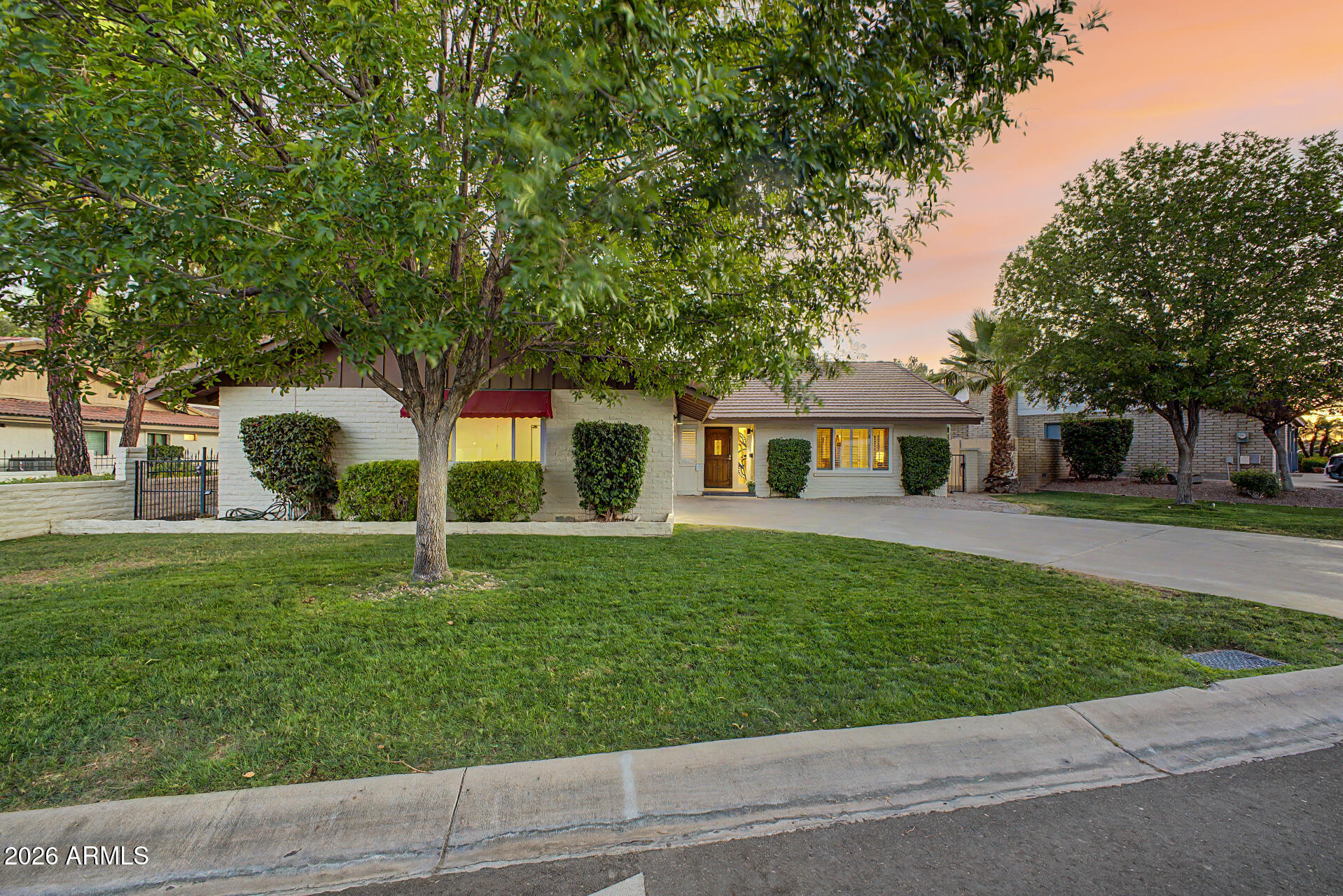 1221 E STEAMBOAT BEND Drive, Tempe, AZ 85283