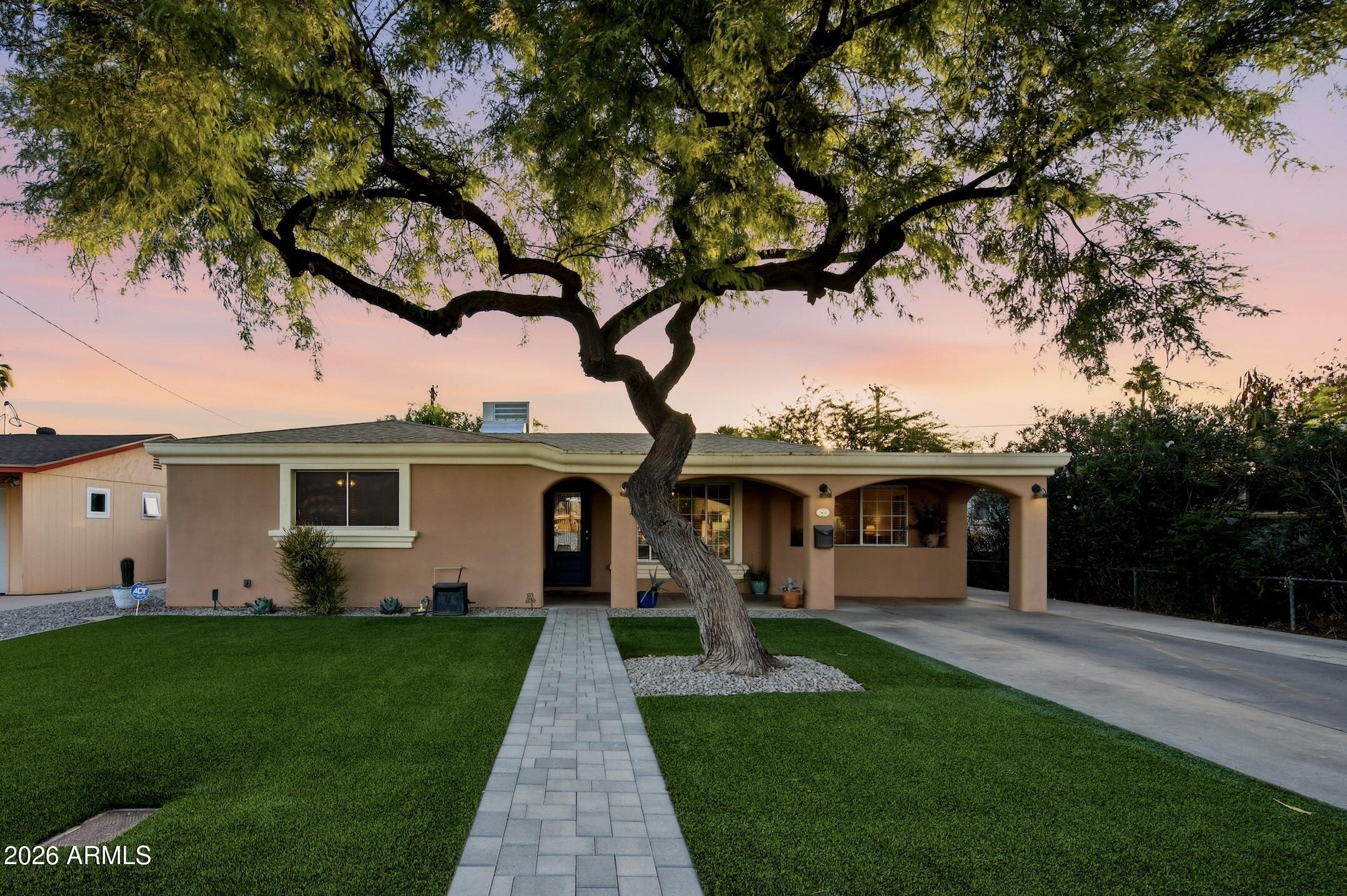 2422 N 37TH Street, Phoenix, AZ 85008