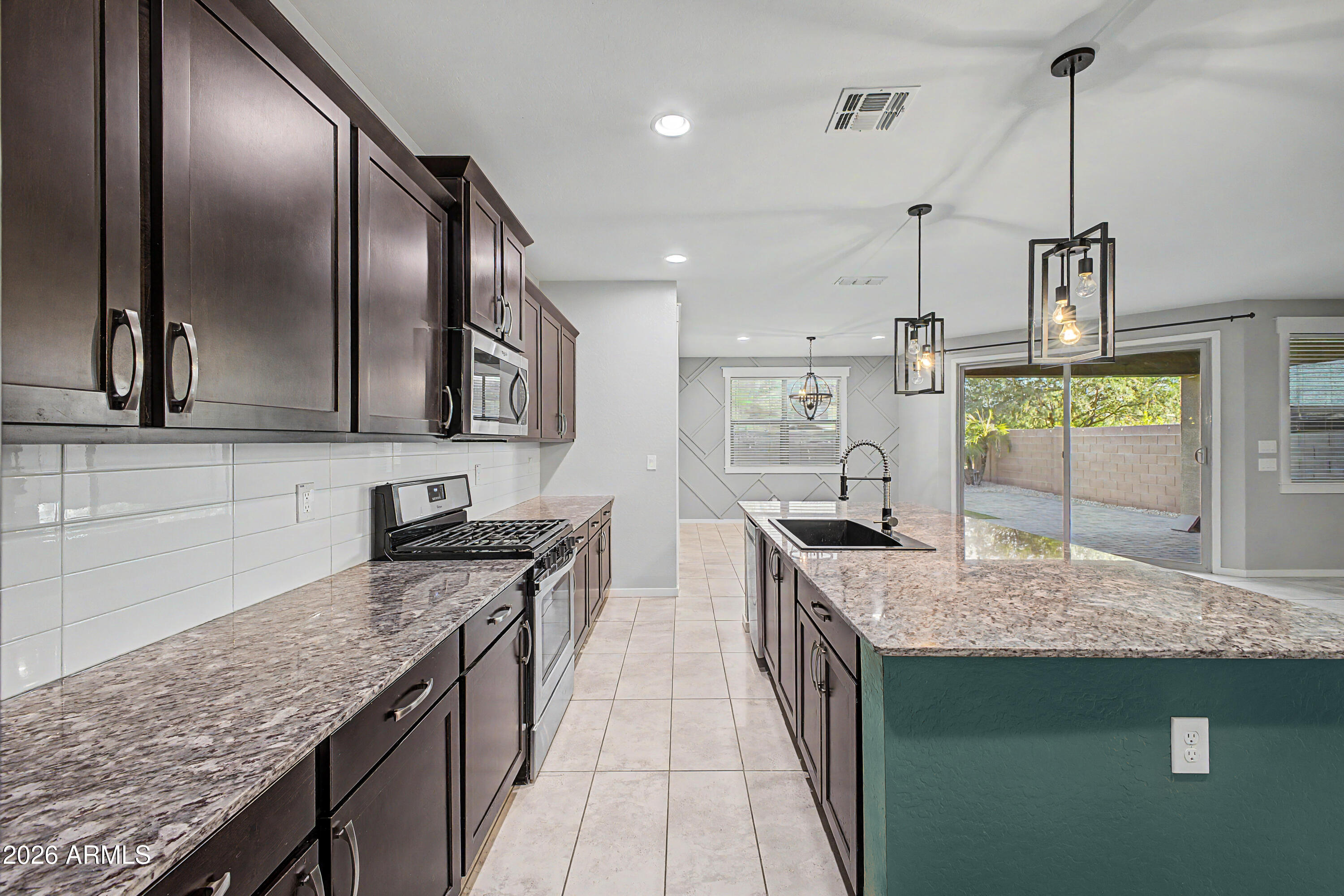 1041 W GLEN CANYON Drive, San Tan Valley, AZ 85140