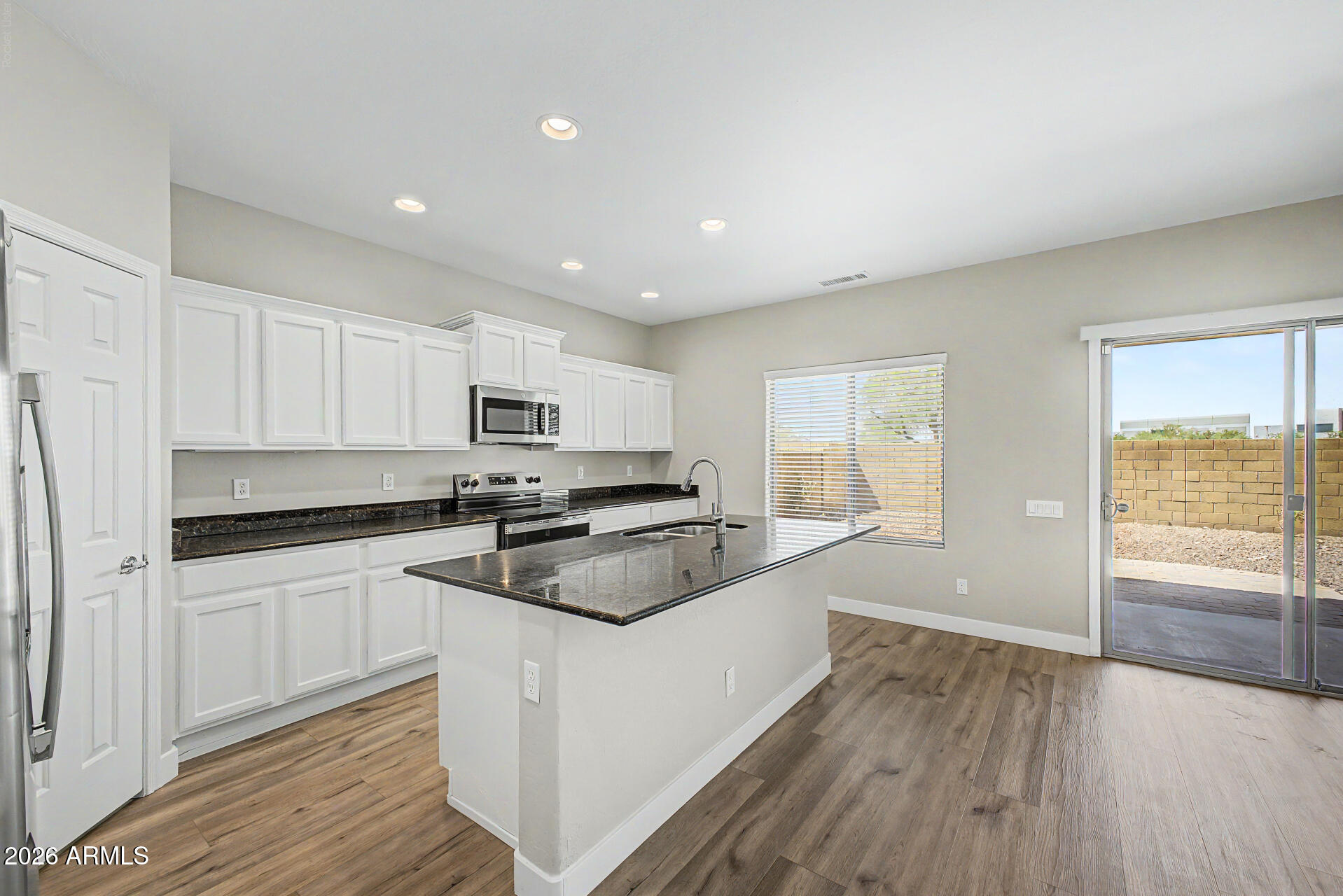 2042 W DAVIS Road, Phoenix, AZ 85023