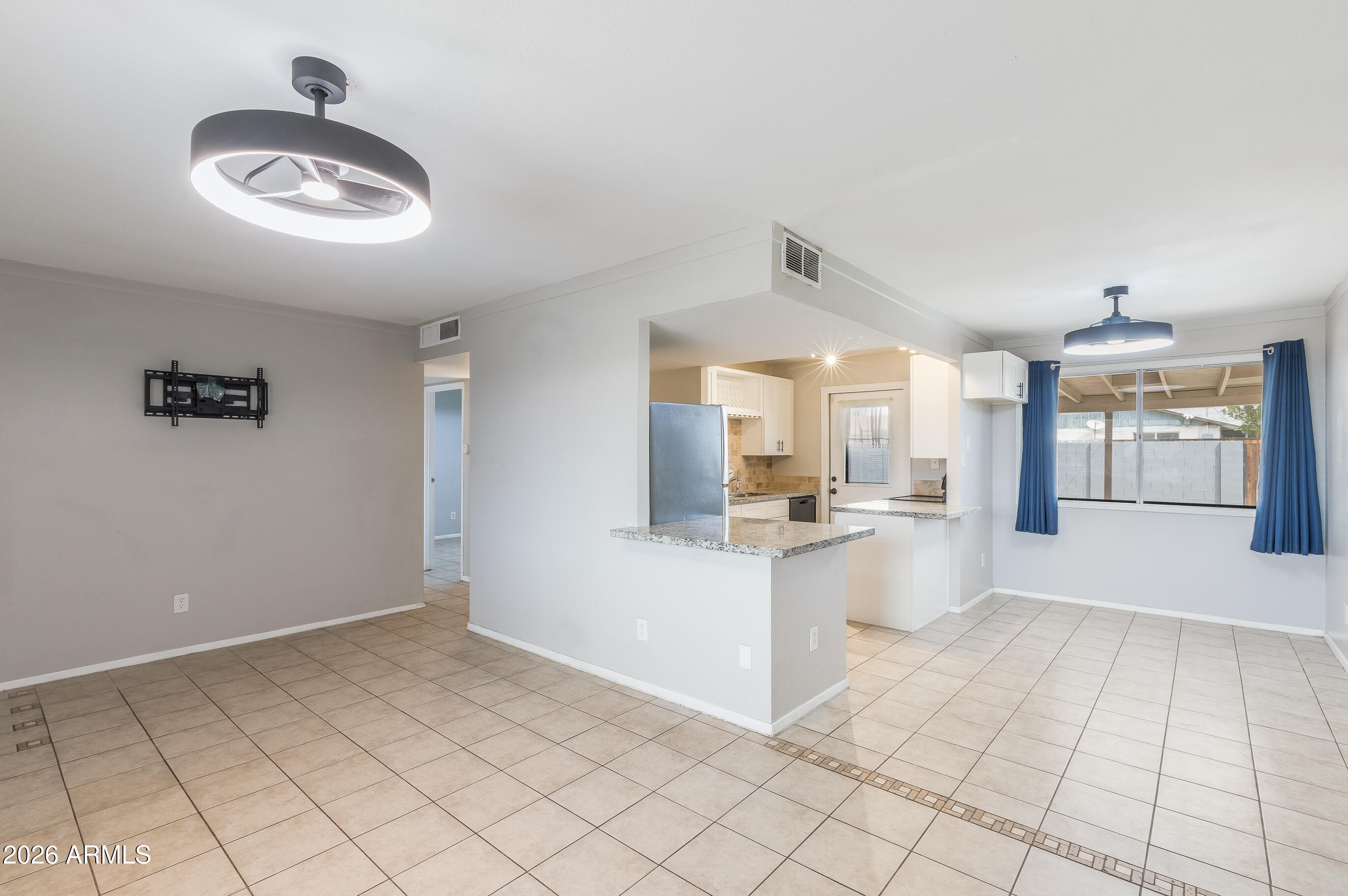 4212 W VISTA Avenue, Phoenix, AZ 85051